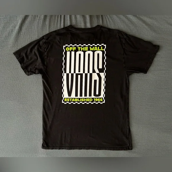 4 Vans Graphic T-shirts - Picture 3 of 6